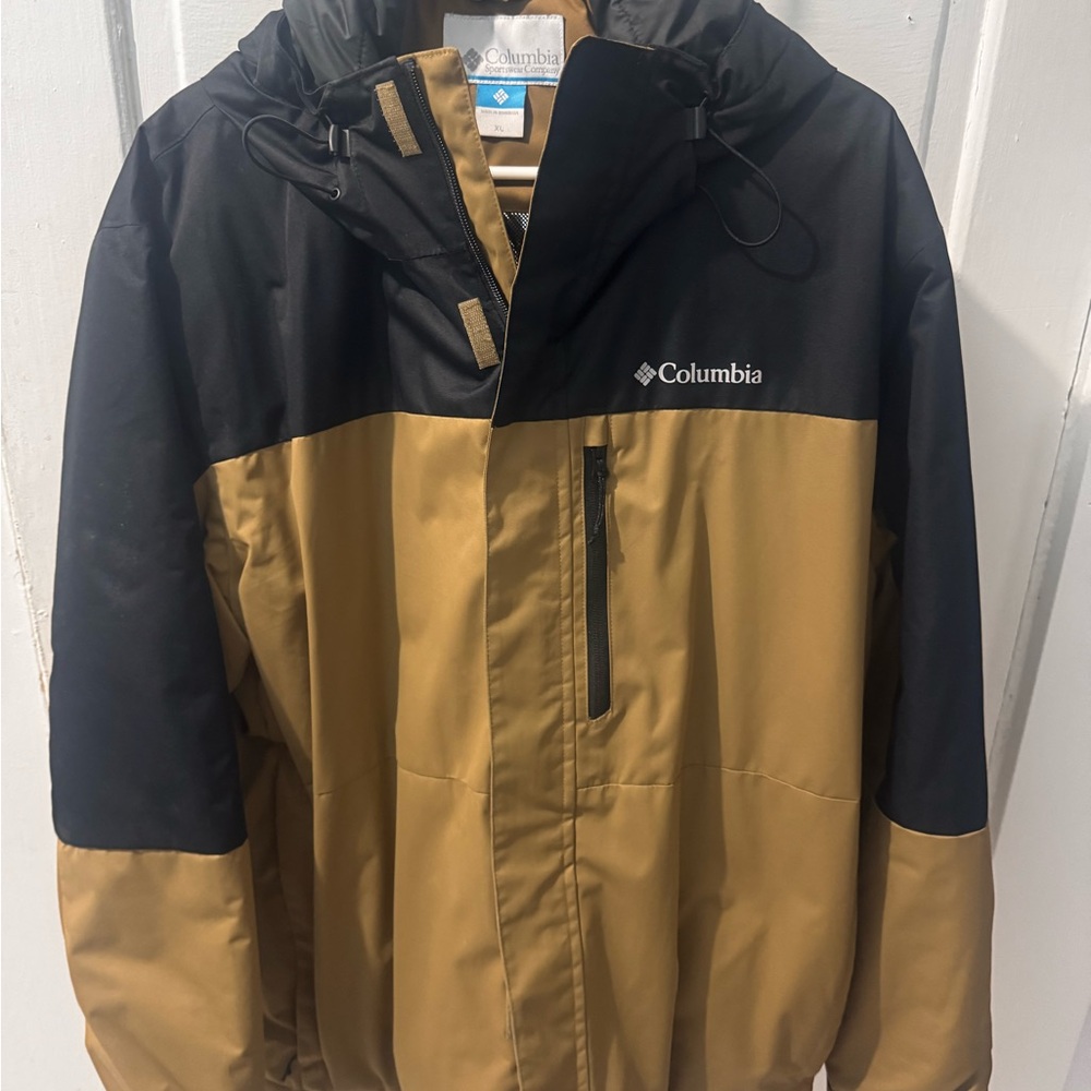 Columbia Black and Tan Ski Jacket